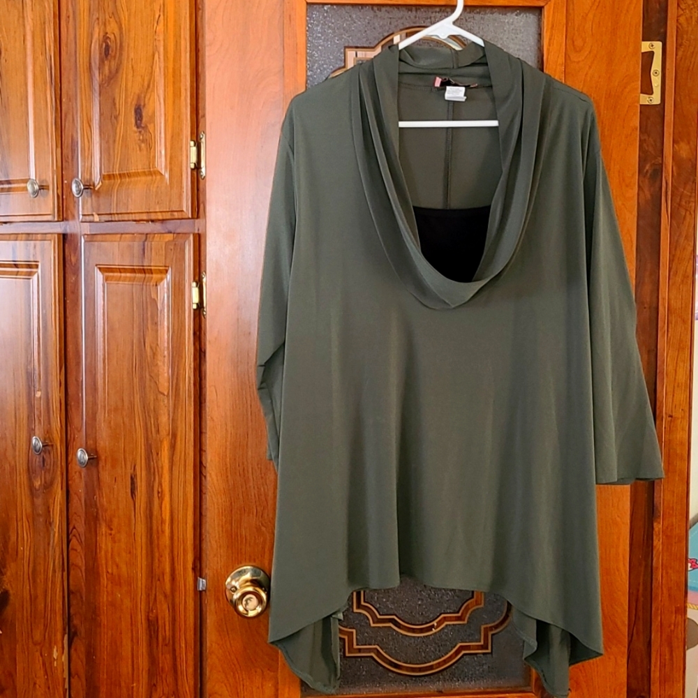 C'est La Vie size 1X green top